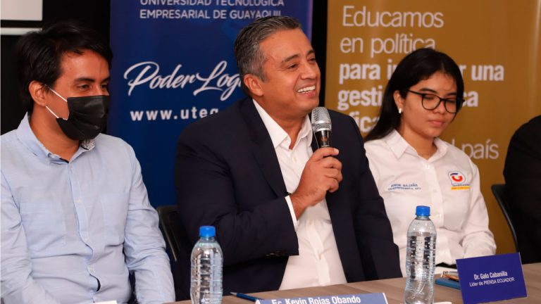 Dr-Cabanilla_Convenio-FEUE